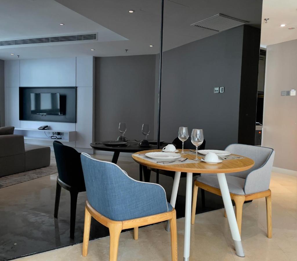 נוסג'יה Fraser Place Puteri Harbour מראה חיצוני תמונה A dining room in a condominium