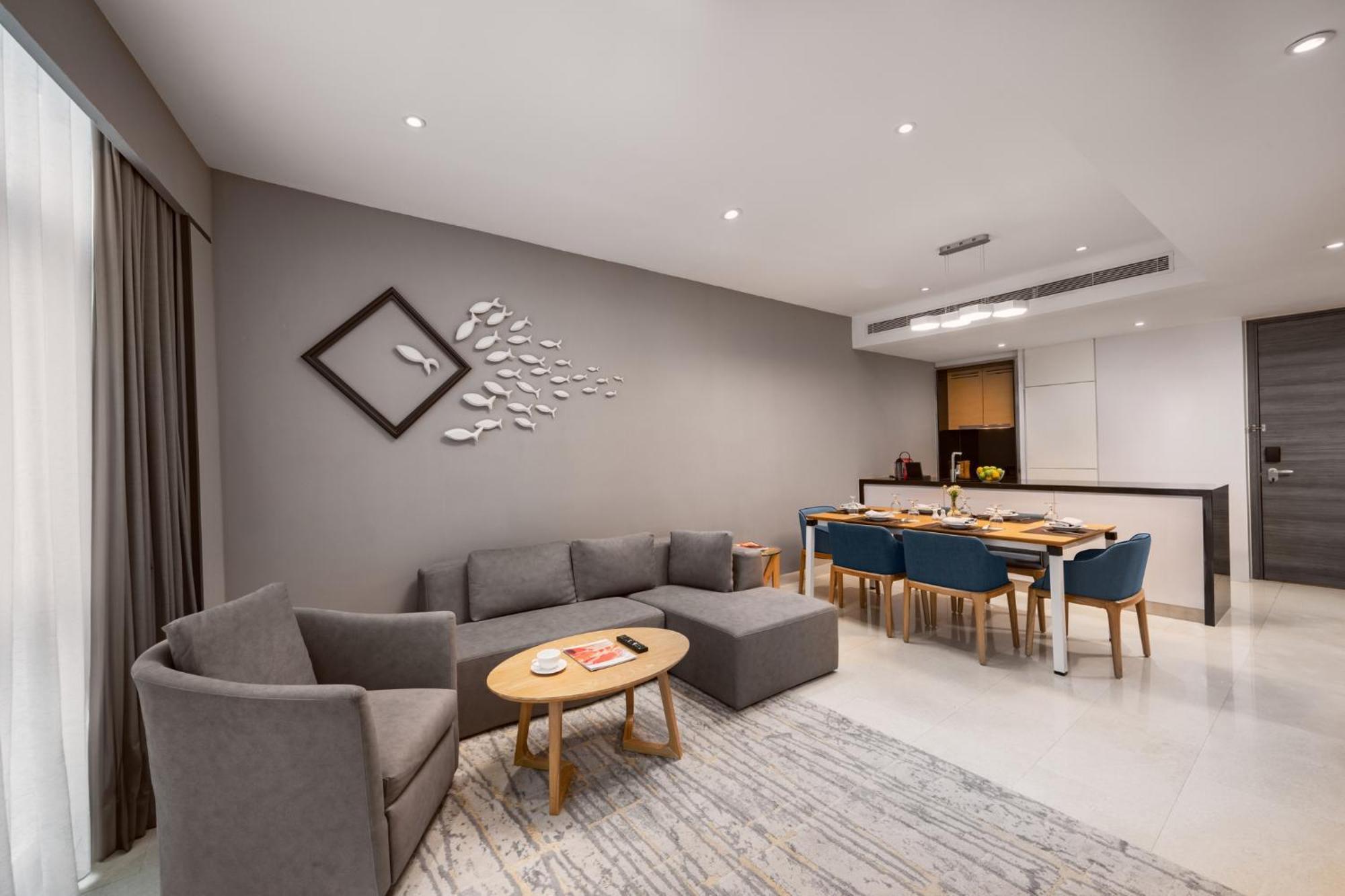 נוסג'יה Fraser Place Puteri Harbour מראה חיצוני תמונה A living room in a condominium
