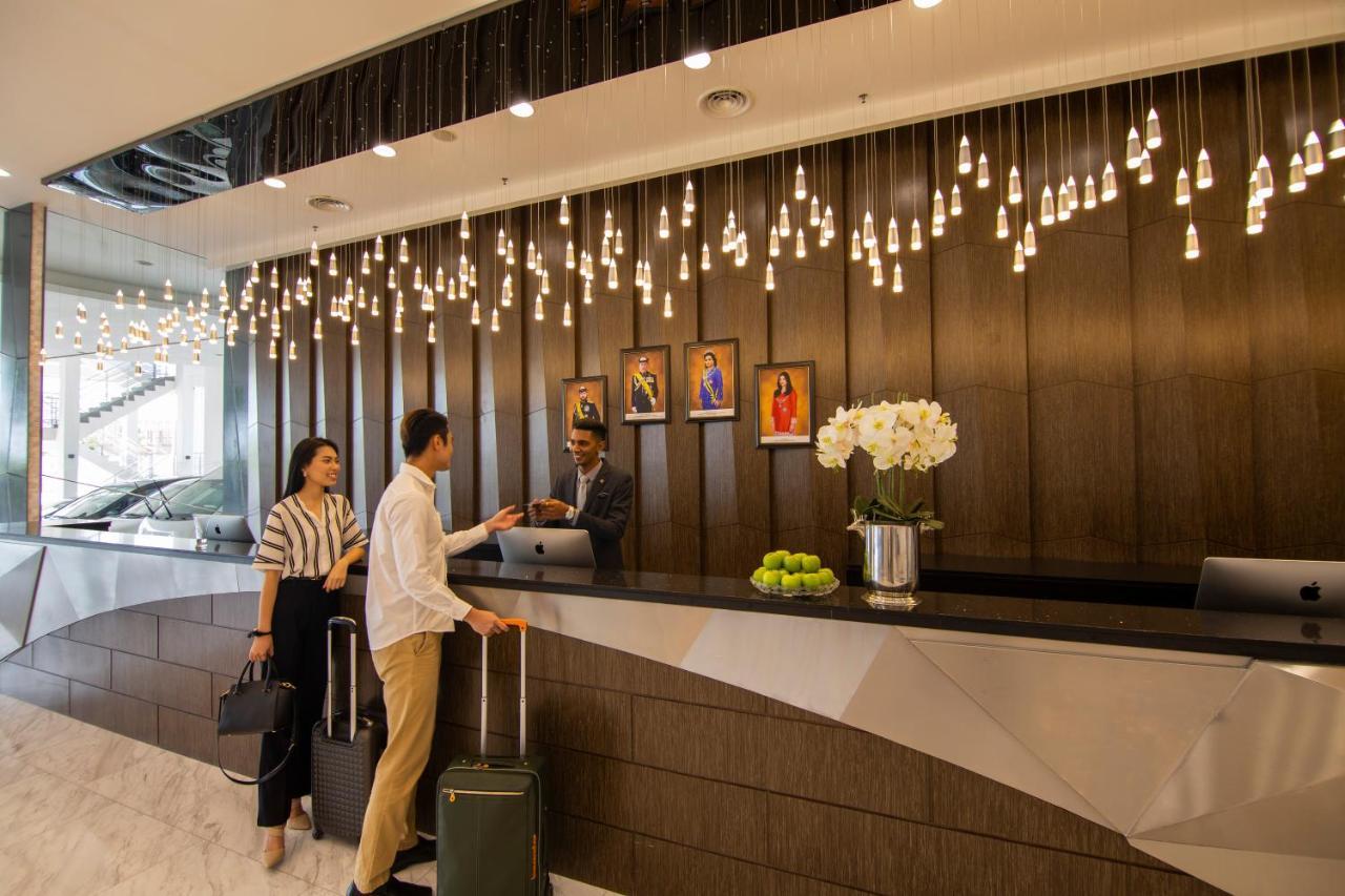 נוסג'יה Fraser Place Puteri Harbour מראה חיצוני תמונה The lobby of the hotel